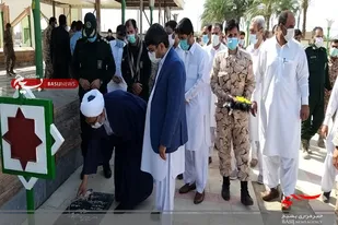 مزار شهدای ۸ سال دفاع مقدس در ایرانشهر غبار روبی و عطرافشانی شد